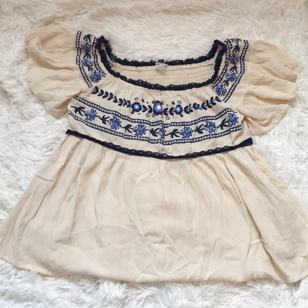 Floral Embroidered Cream Blouse w Flower Detailing